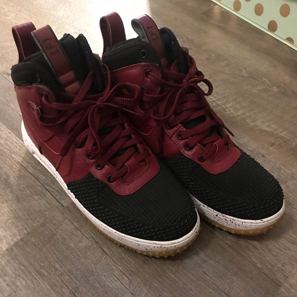Nike Lunar Force 1 Duckboot in Black/ Team Red